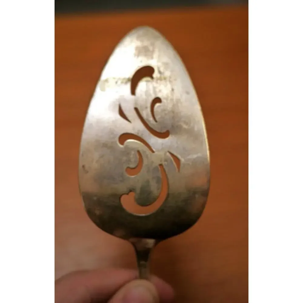 Vintage International Silver TULIP IS Silverplate Pie Cake Wedding Server 8.5